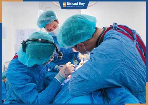 Toàn bộ quy trình căng da mặt tại Dr.Richard Huy