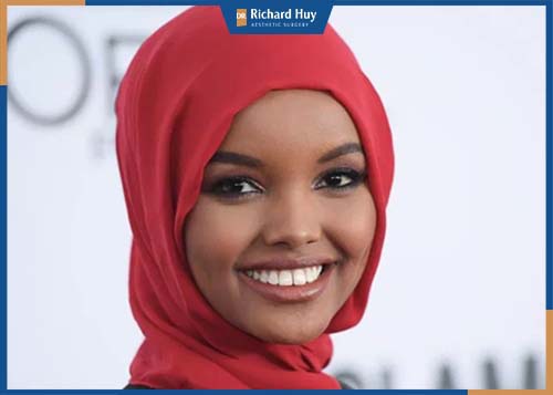 người mẫu Halima Aden người Mỹ gốc Somalia