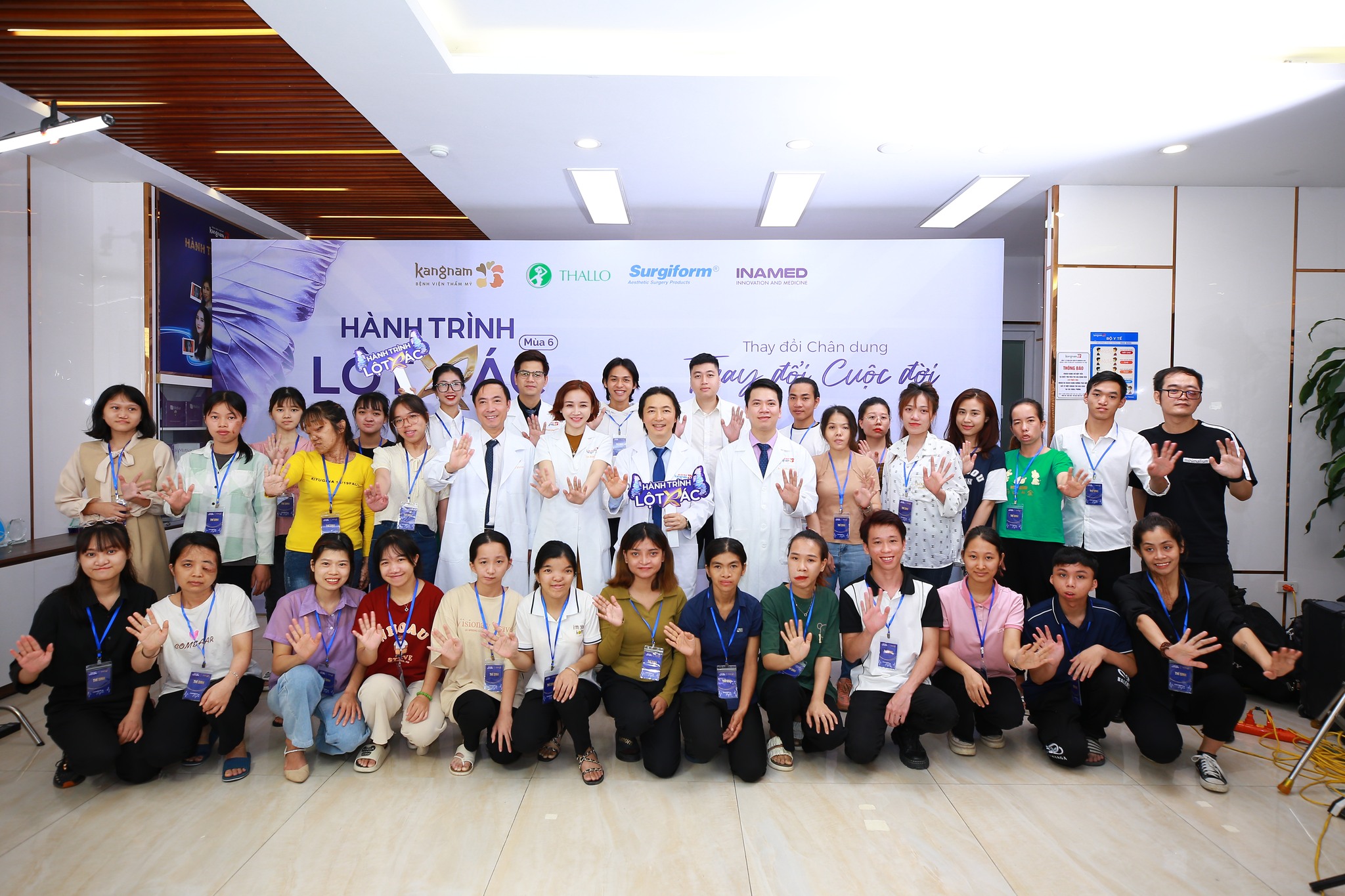 Dr. Richard Huy (standing in the middle) - Teamleader of the 'Transformation Journey' Team