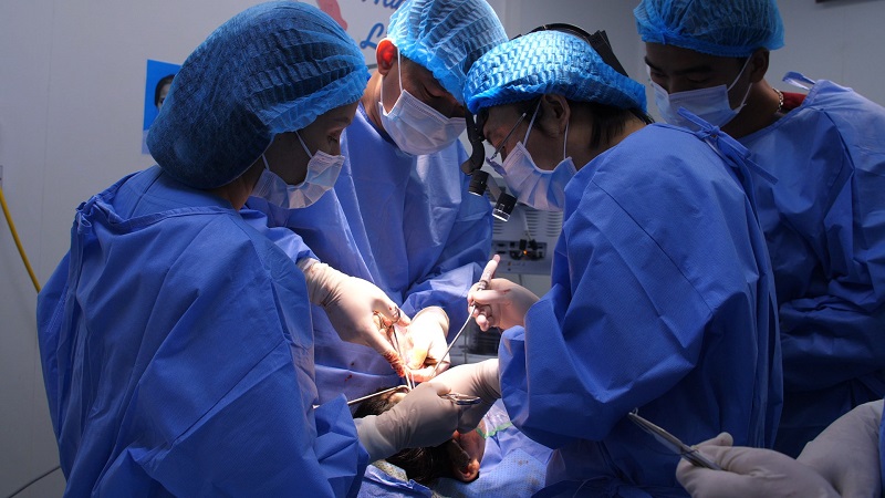 Performing the Skin Flap Transfer and Nasal Reconstruction Surgery