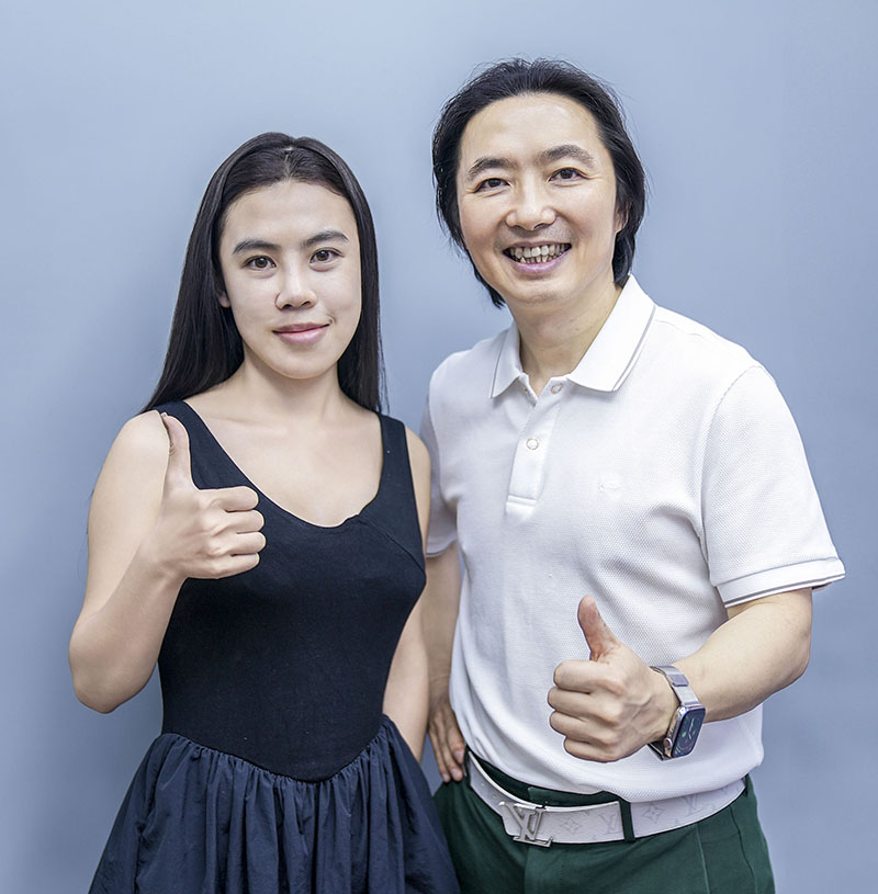 Thanh Tam Radiantly Reunites with Dr. Richard Huy After Achieving Her Desired Look