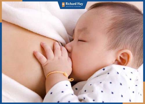 Nâng ngực bằng mỡ tự thân không làm ảnh hưởng tới chức năng tuyến sữa