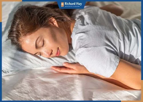 Tư thế nằm sấp sẽ định hình vùng mông được tốt hơn, hạn chế tiếp xúc Tư thế nằm sấp sẽ định hình vùng mông được tốt hơn, hạn chế tiếp xúc