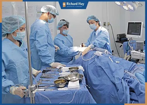 Công nghệ là yếu tố giúp vết thương hồi phục nhanh, hạn chế xâm lấn. Công nghệ là yếu tố giúp vết thương hồi phục nhanh, hạn chế xâm lấn.