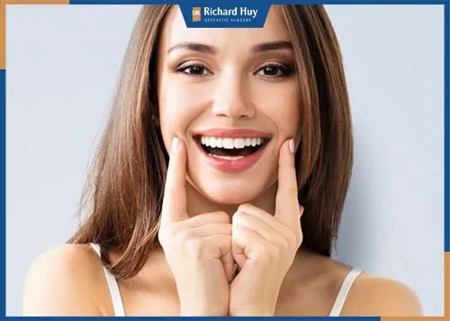 Hạn chế các cử động mạnh ở vùng mắt: cười, nhíu mày, nhăn mắt