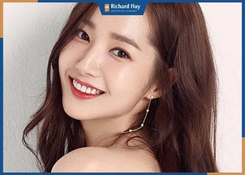 Diễn viên nổi tiếng sở hữu cằm Vline thời thượng Diễn viên nổi tiếng sở hữu cằm Vline thời thượng