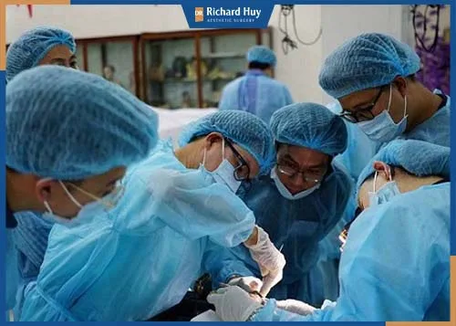 Quy trình phẫu thuật nâng mũi 