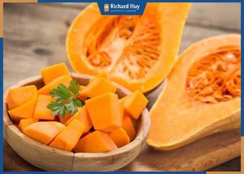 Bí đỏ có hàm lượng caroten có tác dụng dưỡng trắng Bí đỏ có hàm lượng caroten có tác dụng dưỡng trắng