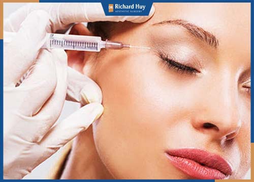 Botox có tác dụng gây ức chế dây thần kinh khiến các cơ không thể co lại được
