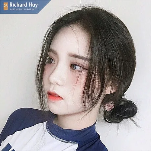 Tóc búi thấp, để mái 2 bên Tóc búi thấp, để mái 2 bên