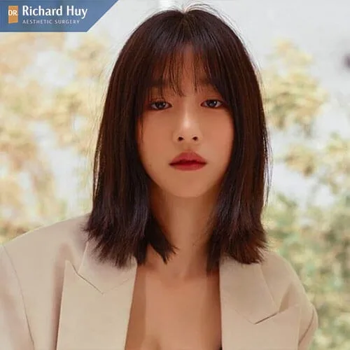 Tóc duỗi ngang vai, tóc mái mỏng Tóc duỗi ngang vai, tóc mái mỏng