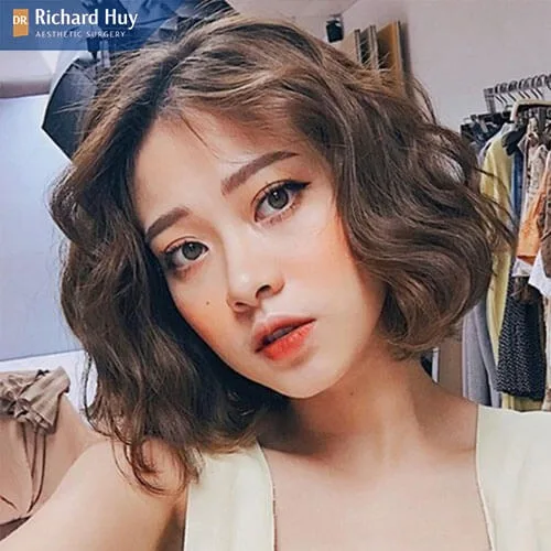 Tóc xoăn ngang vai Tóc xoăn ngang vai