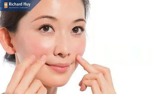 Tập các bài tập giúp giảm nếp nhăn khóe miệng Tập các bài tập giúp giảm nếp nhăn khóe miệng