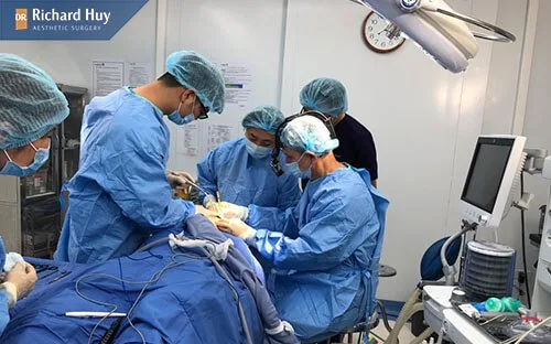 Sửa mũi bị hỏng tại DR Richard Huy