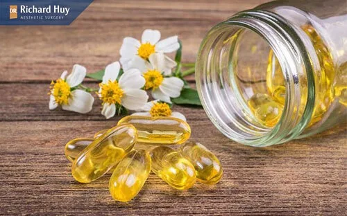 Vitamin E được biết đến là chất làm mềm và dưỡng ẩm cho da nhanh chóng Vitamin E được biết đến là chất làm mềm và dưỡng ẩm cho da nhanh chóng