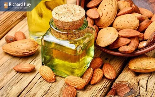 Hạnh nhân chứa rất nhiều axit béo có tác dụng kích thích sản sinh collagen, tăng độ đàn hồi cho da Hạnh nhân chứa rất nhiều axit béo có tác dụng kích thích sản sinh collagen, tăng độ đàn hồi cho da