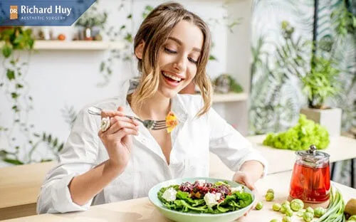 Thực hiện chế độ sinh hoạt lành mạnh hạn chế vất chân chim