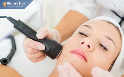 Điện di tế bào gốc đi sâu vào tế bào da kích thích sản sinh collagen 