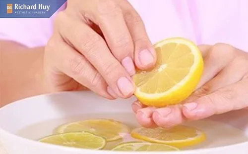 Vitamin C và axit citric có tác dụng loại bỏ phần da khô, da chết rất hiệu quả Vitamin C và axit citric có tác dụng loại bỏ phần da khô, da chết rất hiệu quả