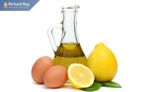 Khắc phục nếp nhăn khóe miệng bằng dầu oliu cùng với trứng và chanh Khắc phục nếp nhăn khóe miệng bằng dầu oliu cùng với trứng và chanh