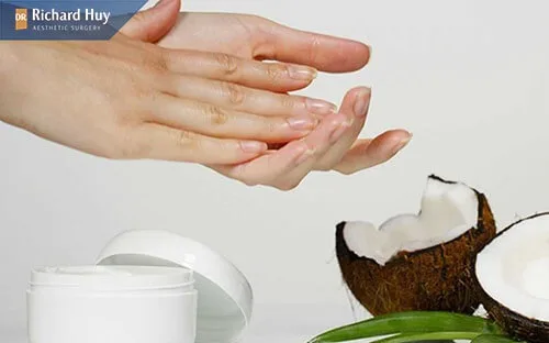 Dầu dừa giúp da min màng và căng bóng tự nhiên, giảm nếp nhăn hiệu quả Dầu dừa giúp da min màng và căng bóng tự nhiên, giảm nếp nhăn hiệu quả