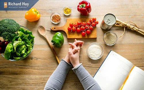 Mới tiêm cằm xong nên có chế độ ăn hợp lý