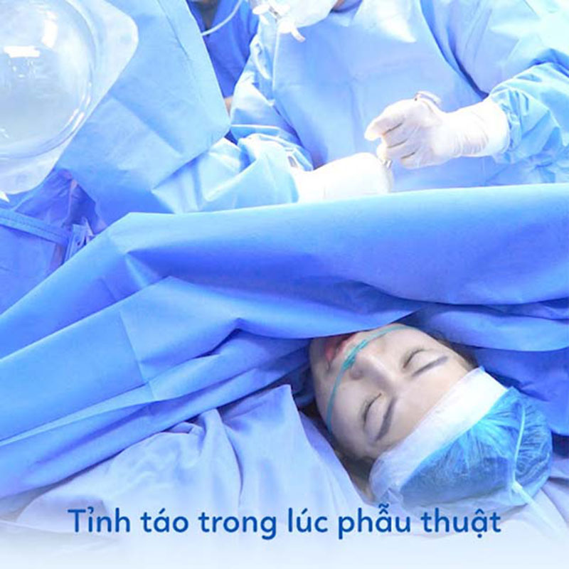 Khách hàng tỉnh táo trong quá trình nâng ngực “Nhẹ như không,”