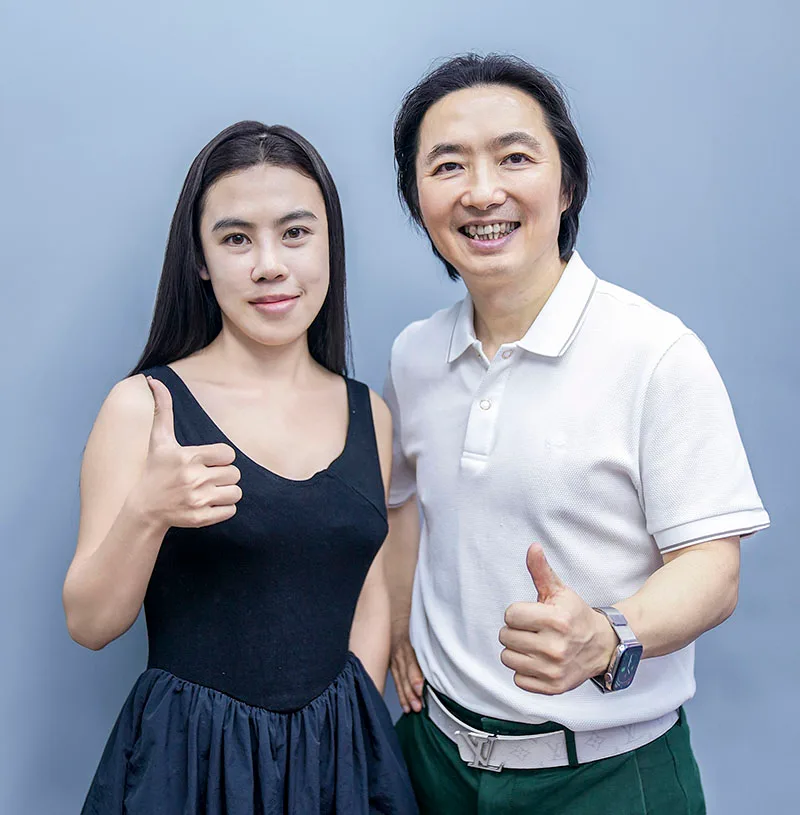 Thanh Tâm rạng rỡ gặp lại bác sĩ Richard Huy sau khi có được diện mạo ưng ý